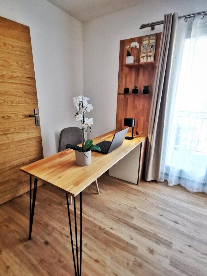 Le 79 Reflet De La Marne Apartment Нуази-ле-Гран Екстериор снимка